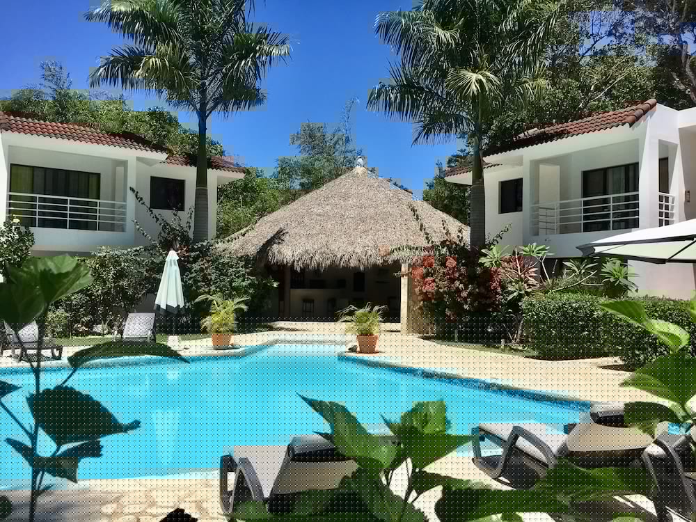Coral Blanco Hotel 8/73