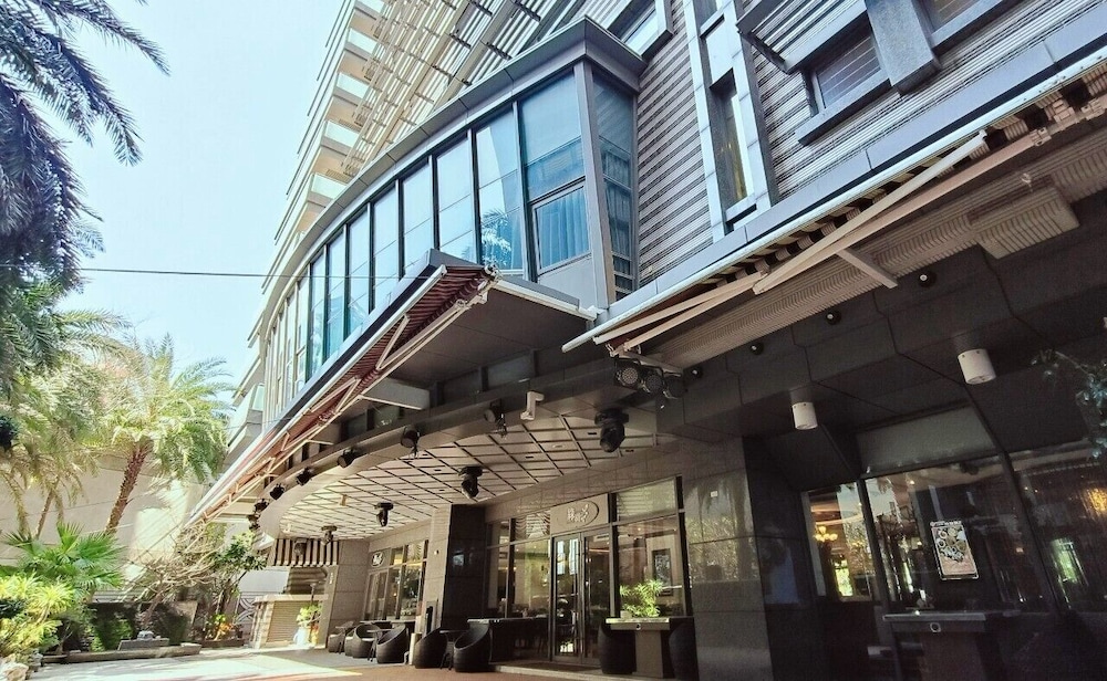 S Aura Hotel 3/50