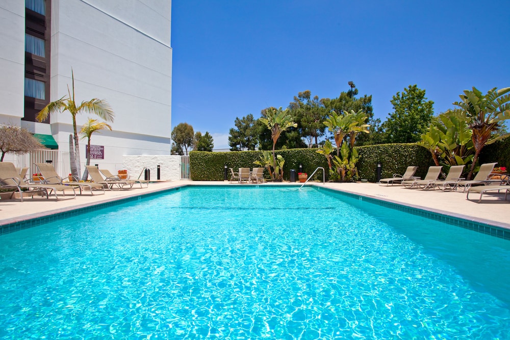 Holiday Inn La Mirada 2/54