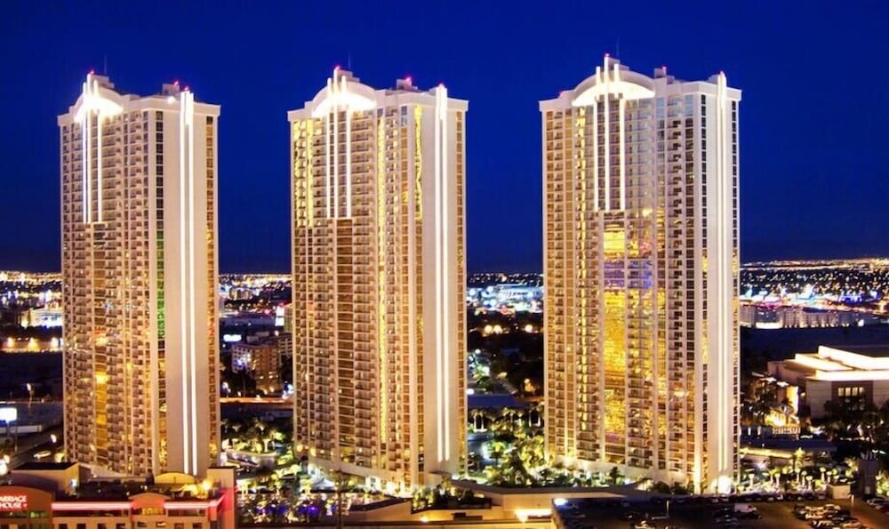 Jet Luxury Elite at The Signature 42/50