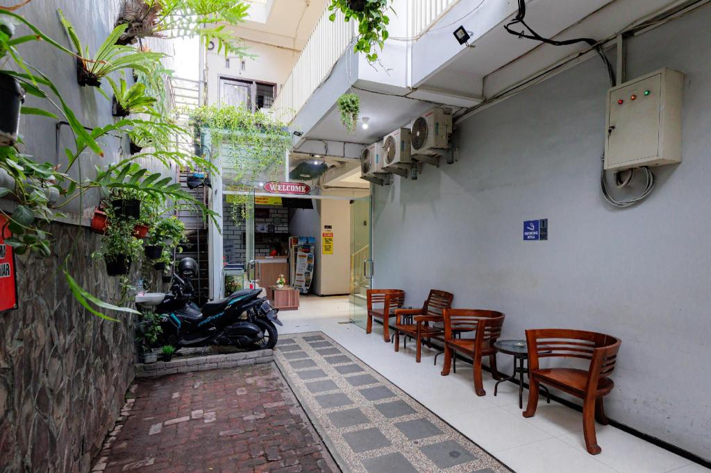 RedDoorz Plus near Malang Town Square 10/50