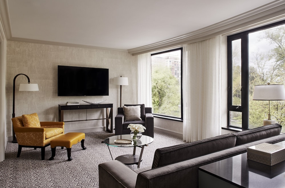 Four Seasons Hotel Boston 24/36