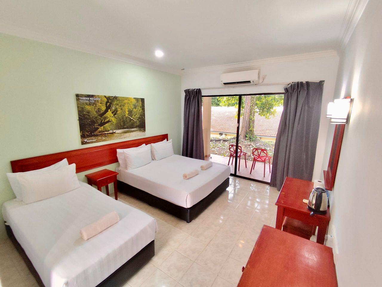 Deluxe, 1 Queen and 1 Single Bed