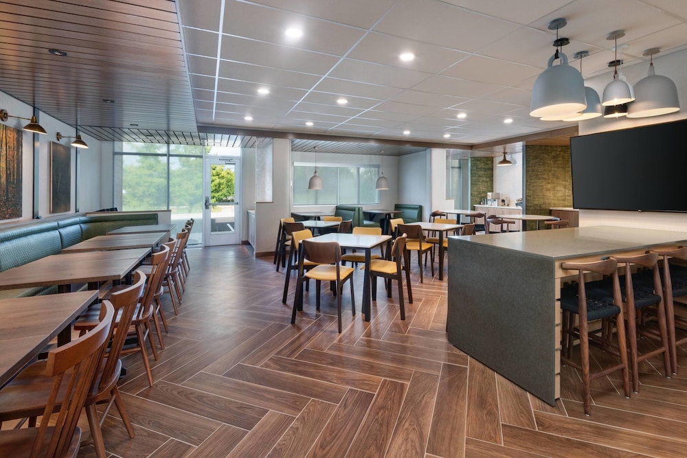 Fairfield Inn & Suites By Marriott Lexington East/I-75 24/28