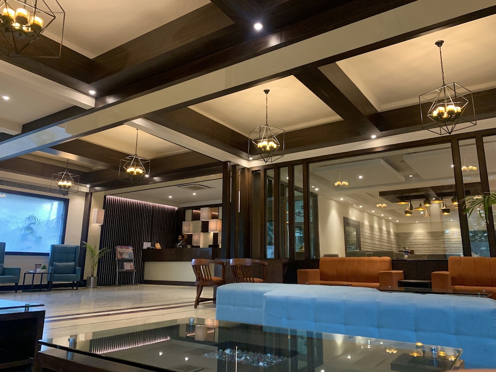 Royale Sarovar Portico Agra 11/65