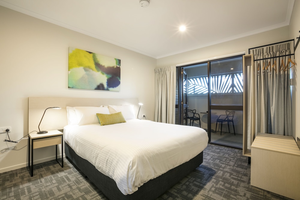 Nightcap At Kawana Waters Hotel 22/65