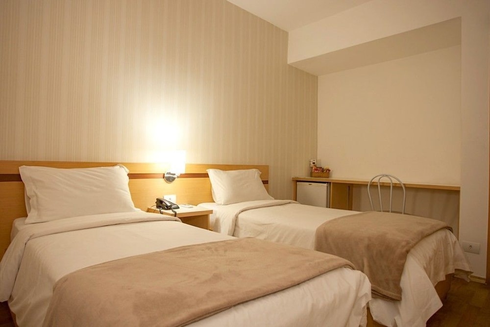 HOTEL ARUJA 2/18