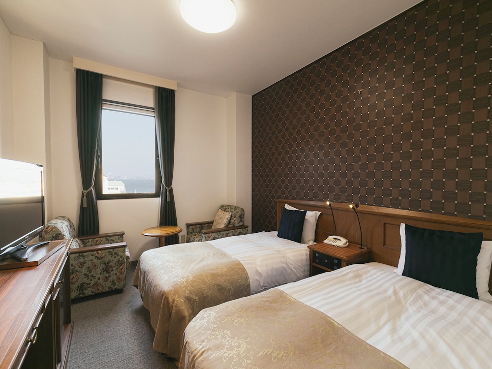 2 BEDROOMS, STANDARD, TWIN BEDS