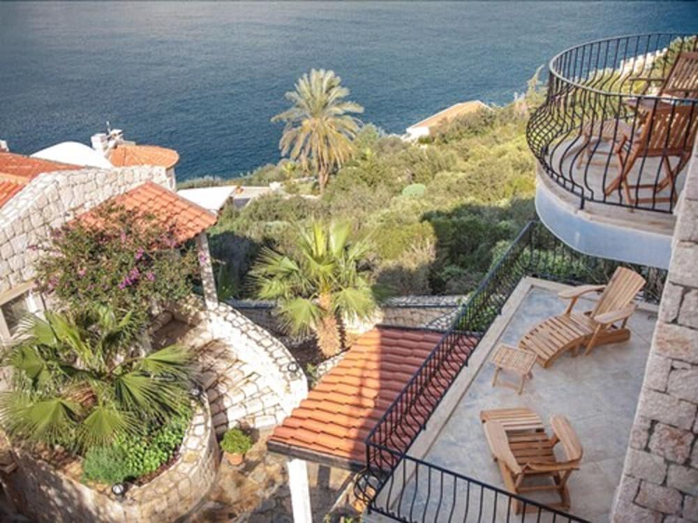 Lighthouse Hotel Kas 8/79