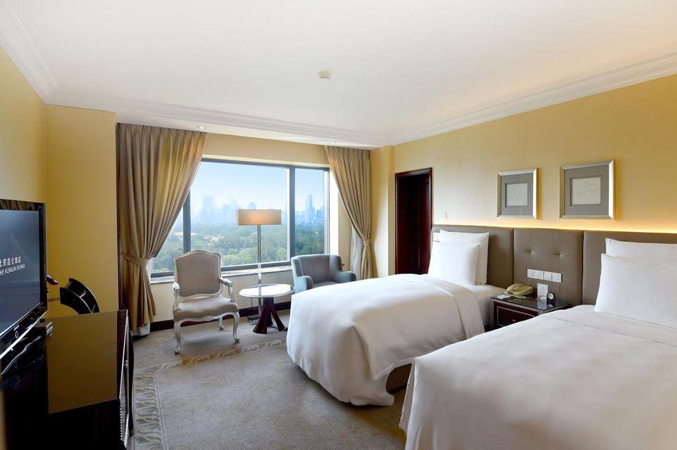 PREMIUM DELUXE ROOM WITH TWIN BED