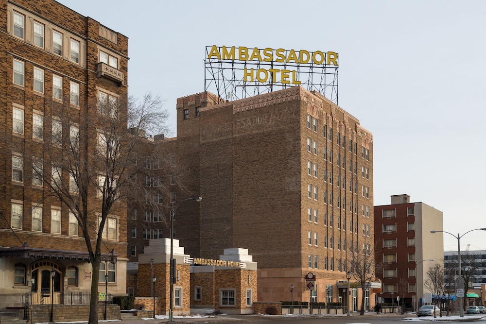 Ambassador Hotel Milwaukee, Trademark Collection by Wyndham 3/67