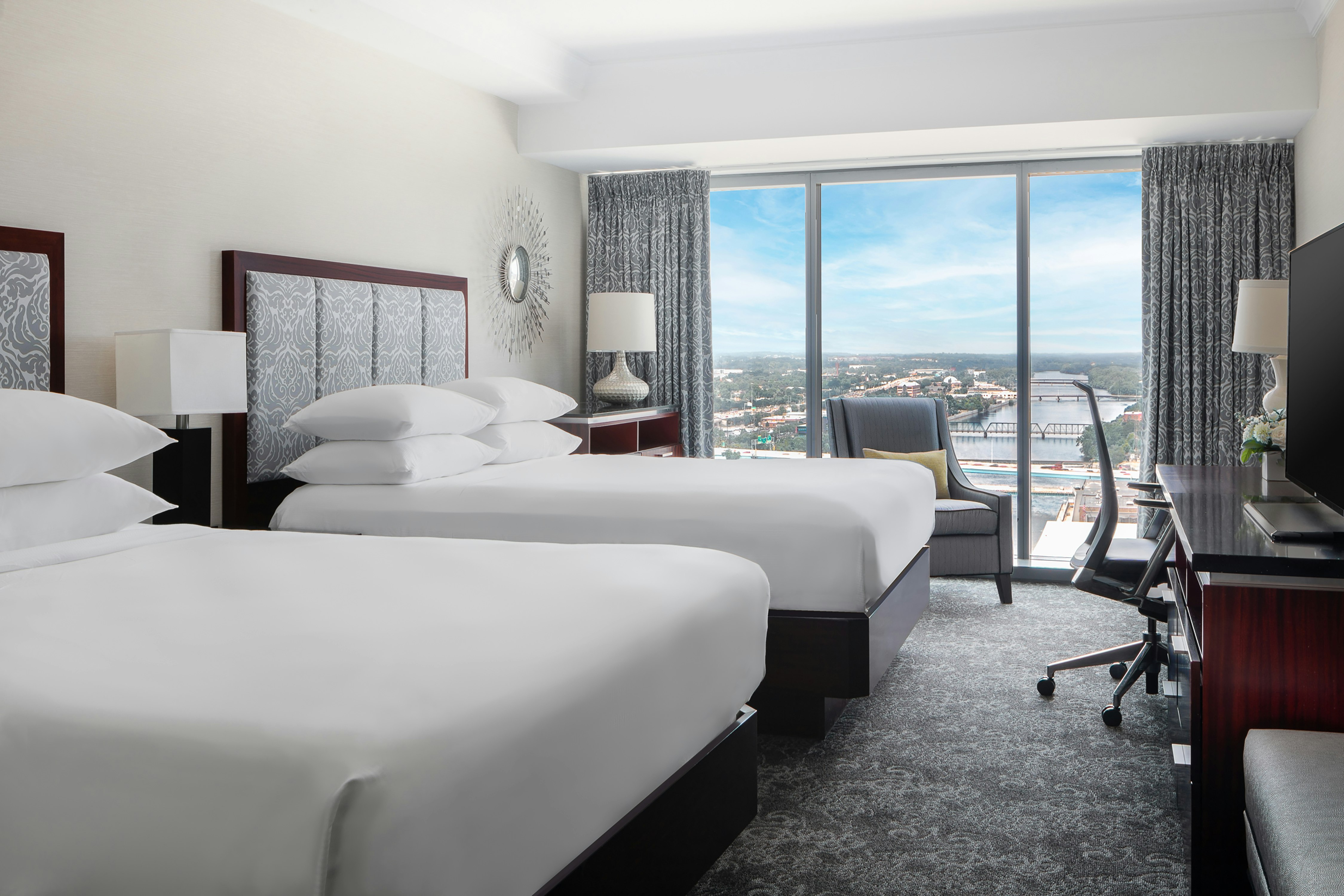 GRAND, 2 QUEEN BEDS, RIVER VIEW