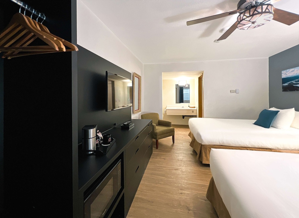 The Downtown, A Coast Hotel 30/58