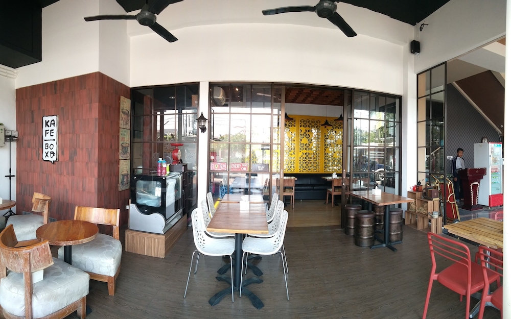Malang City Boulevard Homestay And Resto 37/55