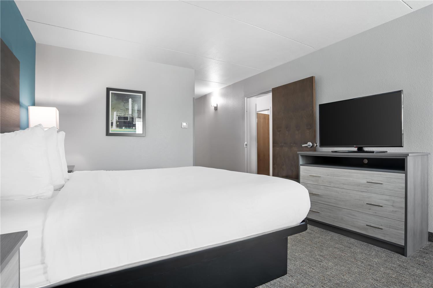 Suite, King Bed, 2 Bathrooms, Sofa