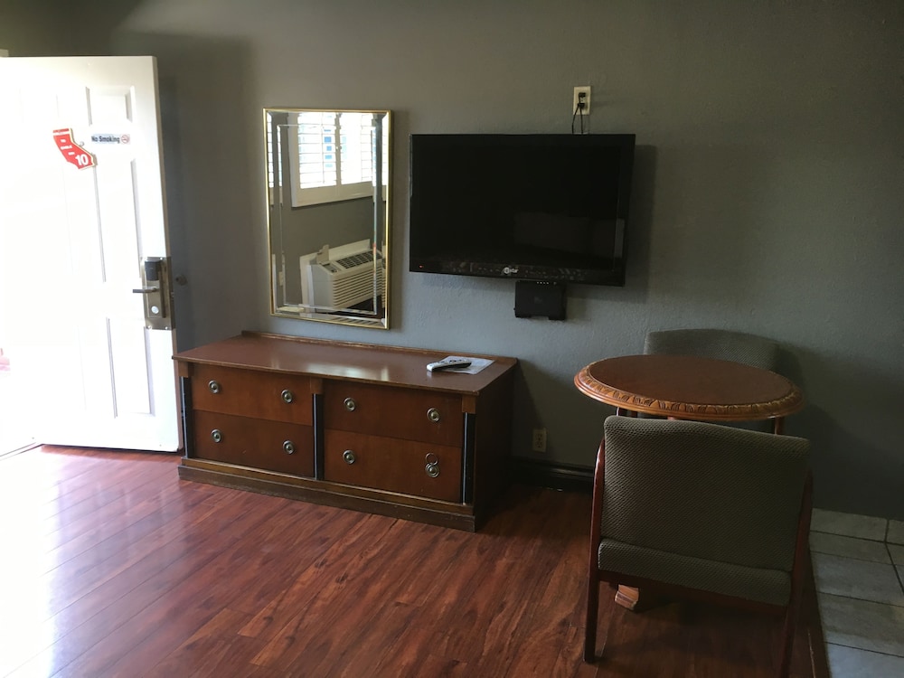 Eagle Inn Motel 8/35