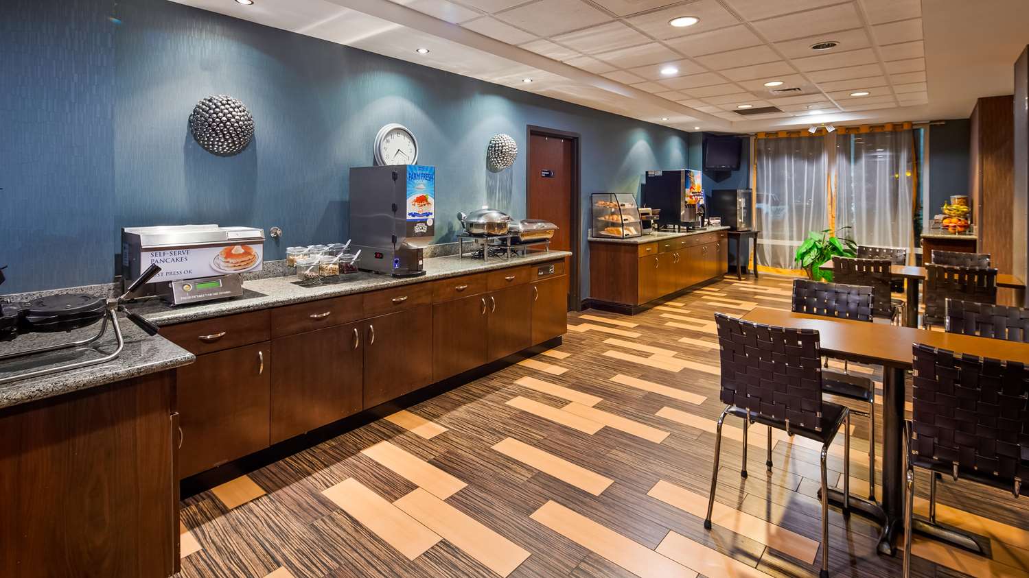 Best Western Plus Chain of Lakes Inn & Suites 5/32