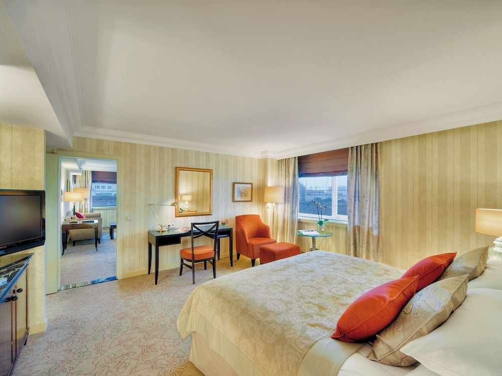 Senior, Suite, Single Bed