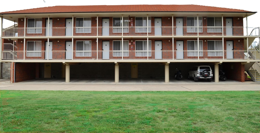 BATHURST MOTOR INN 4/59