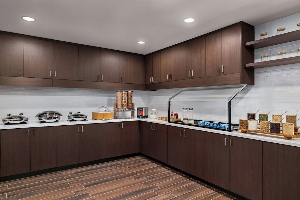 Residence Inn by Marriott Mechanicsburg 10/40