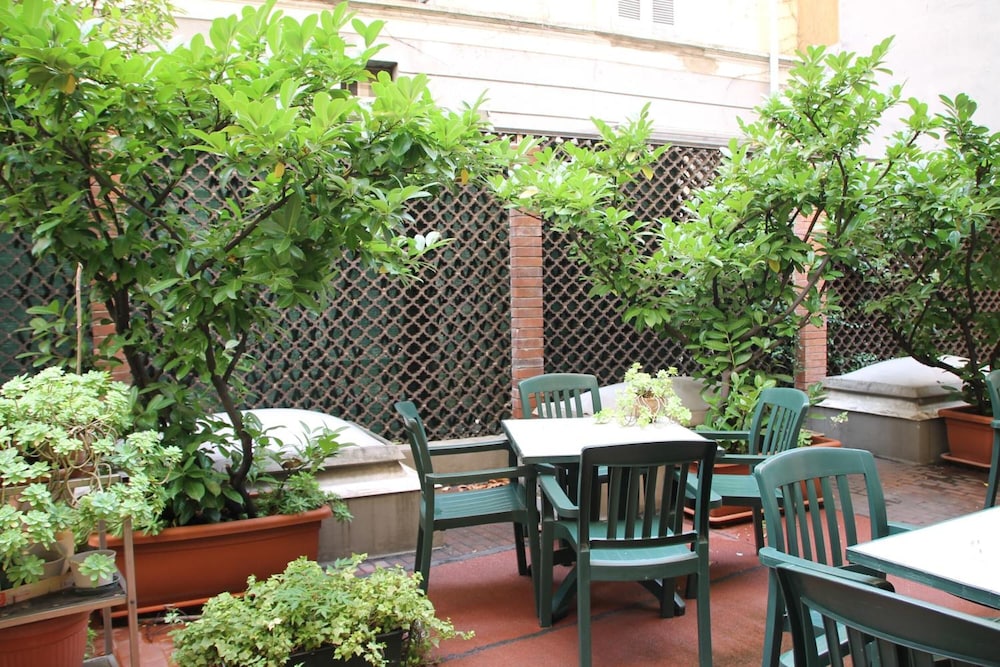 Sant Ambroeus Hotel 31/57