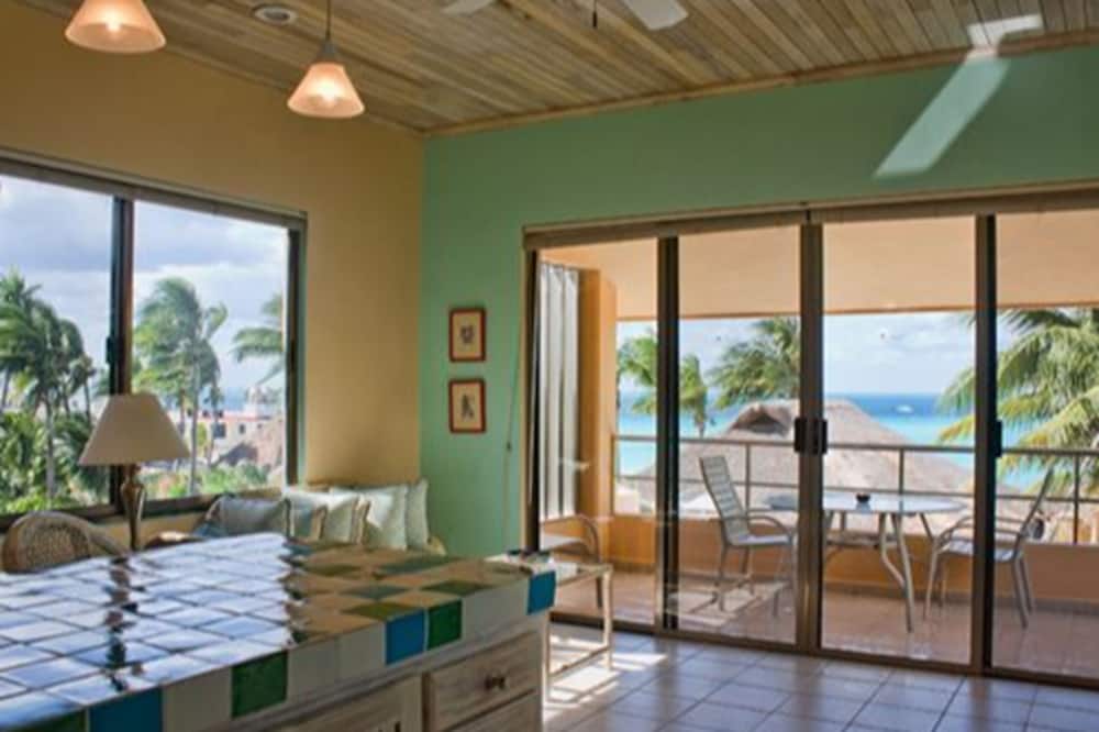Nautibeach Condos 9/35