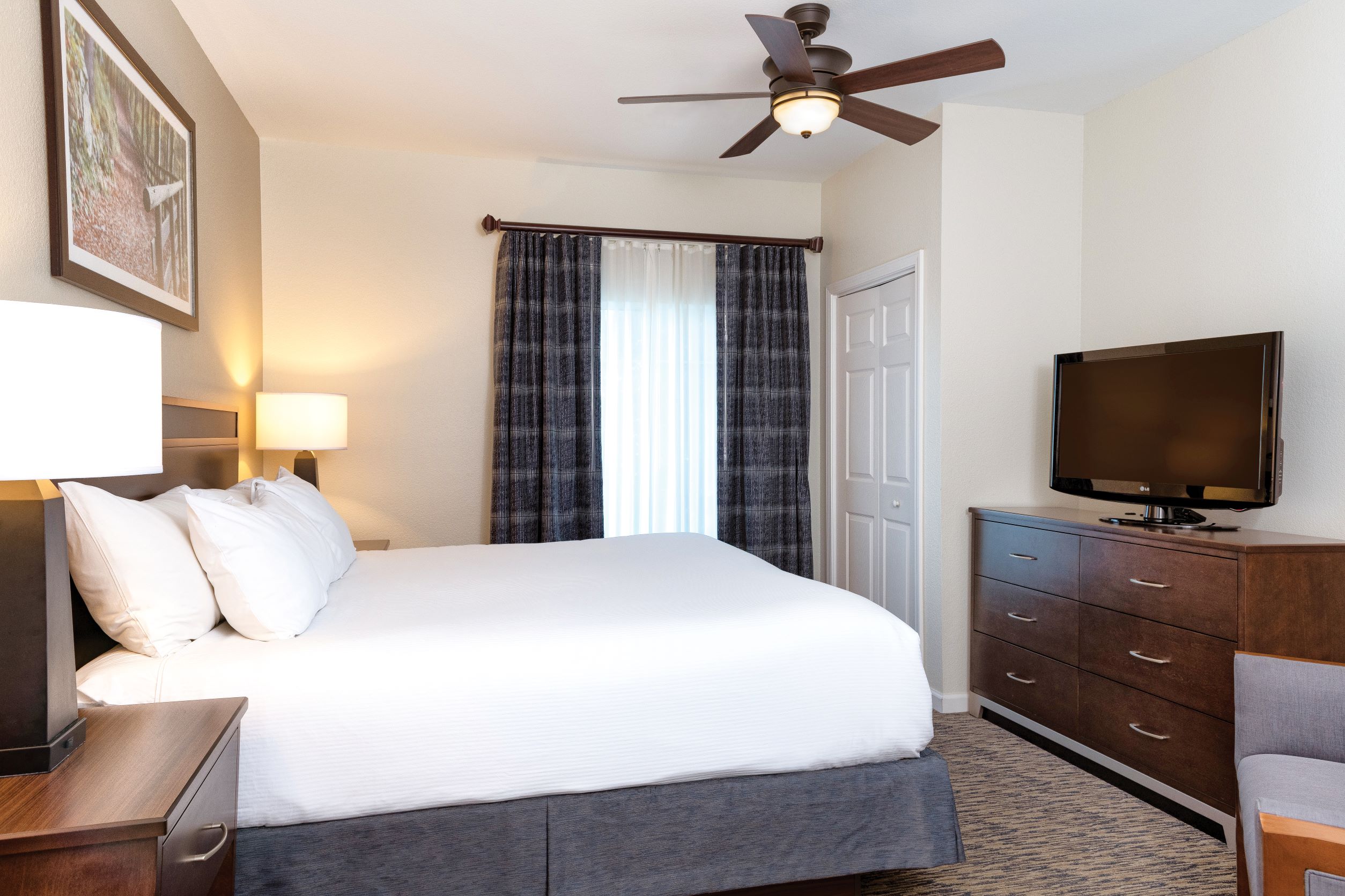 2 BEDROOMS, SUITE