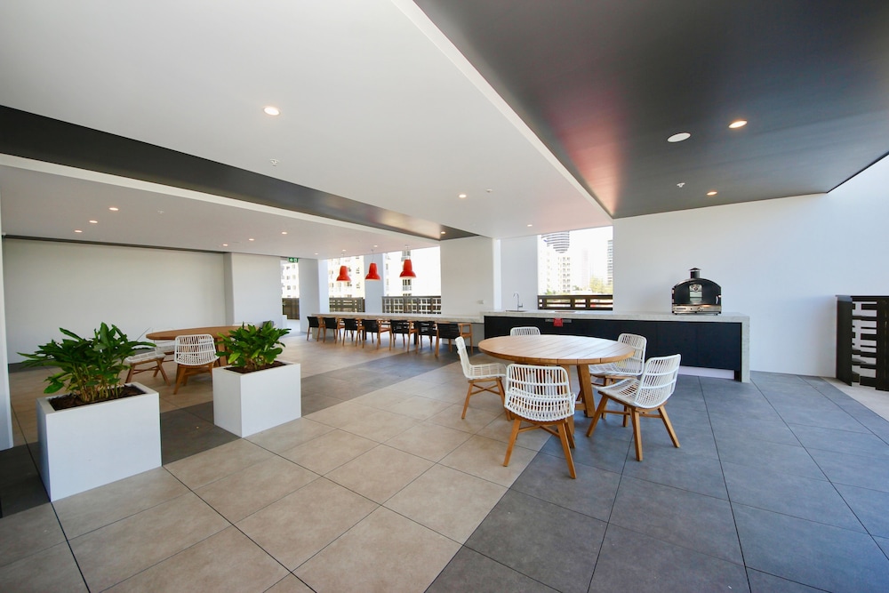 Qube Broadbeach 27/50