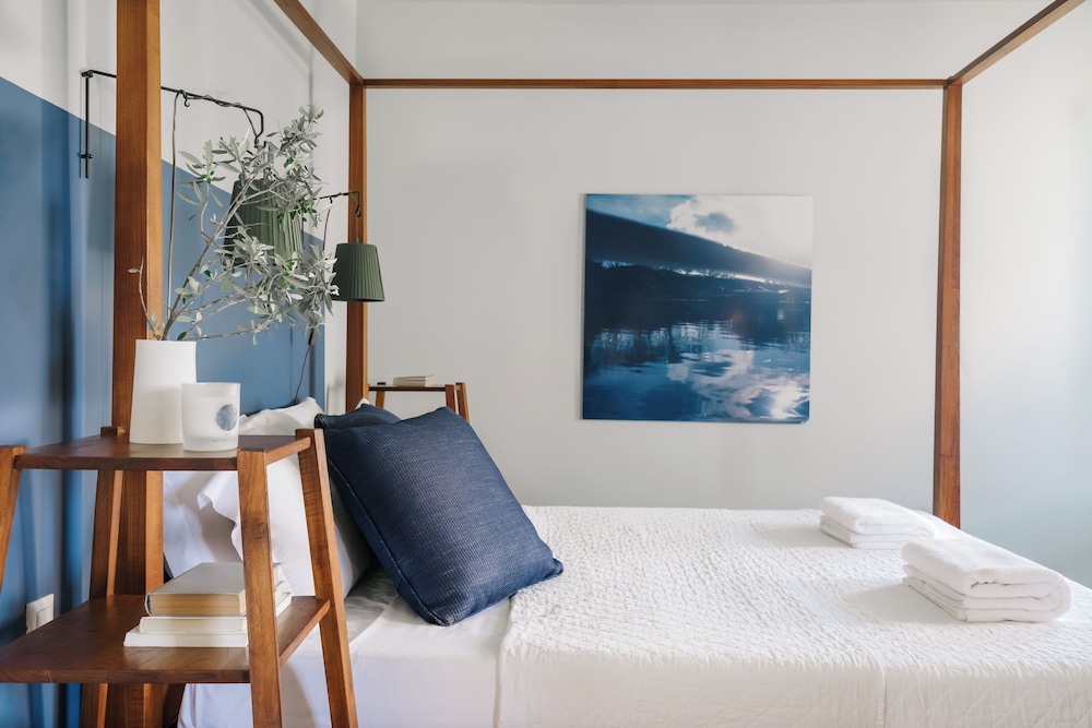 JUNIOR, TRIPLE, SEA VIEW, POOL ACCESS