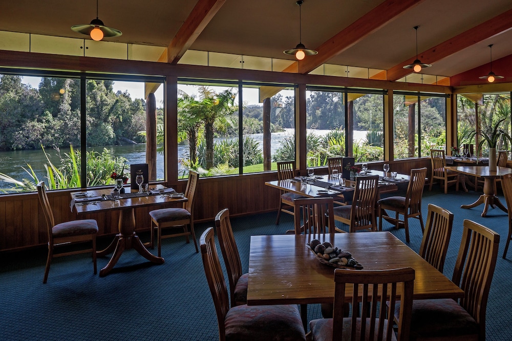 Lake Moeraki Wilderness Lodge 21/39