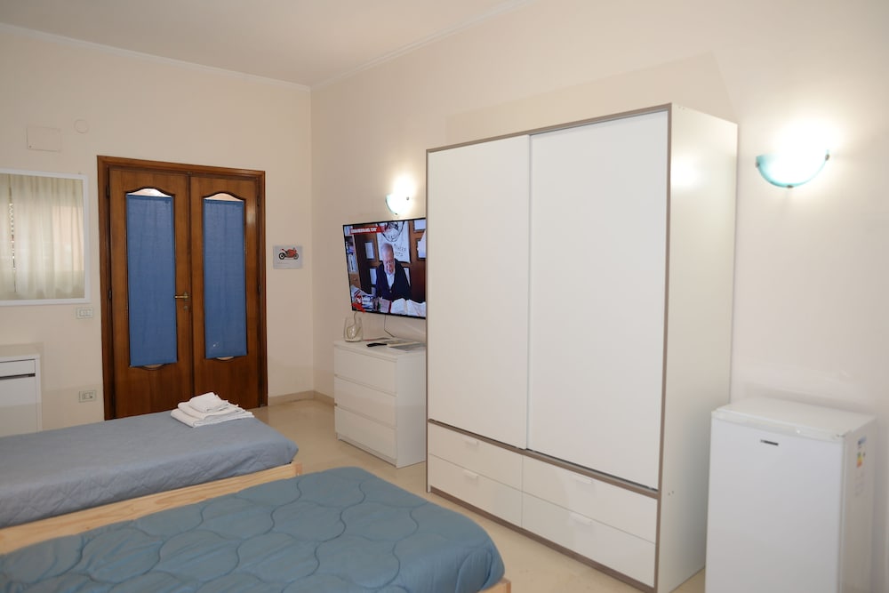 Room-emilio Home Triple Room in our Cozy 28/35