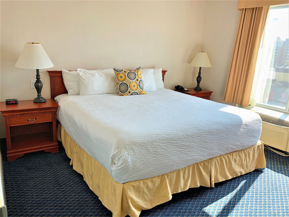 SUITE, KING BED