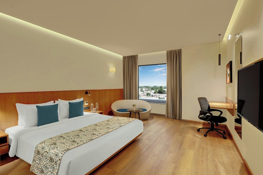 Room, King Bed, City View