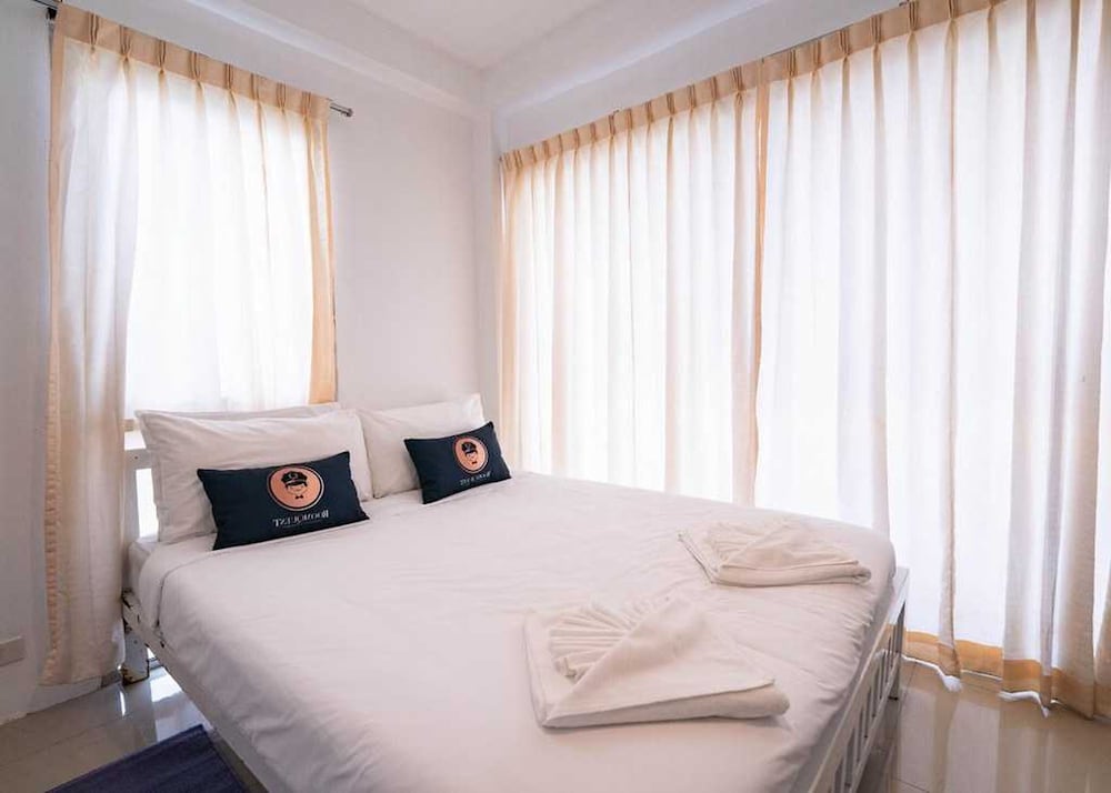 DELUXE, DOUBLE BED