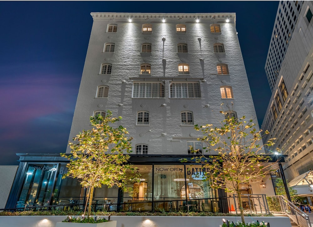One11 Hotel 2/68