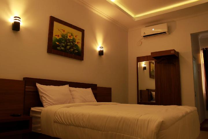 Aluky Hotel 10/15