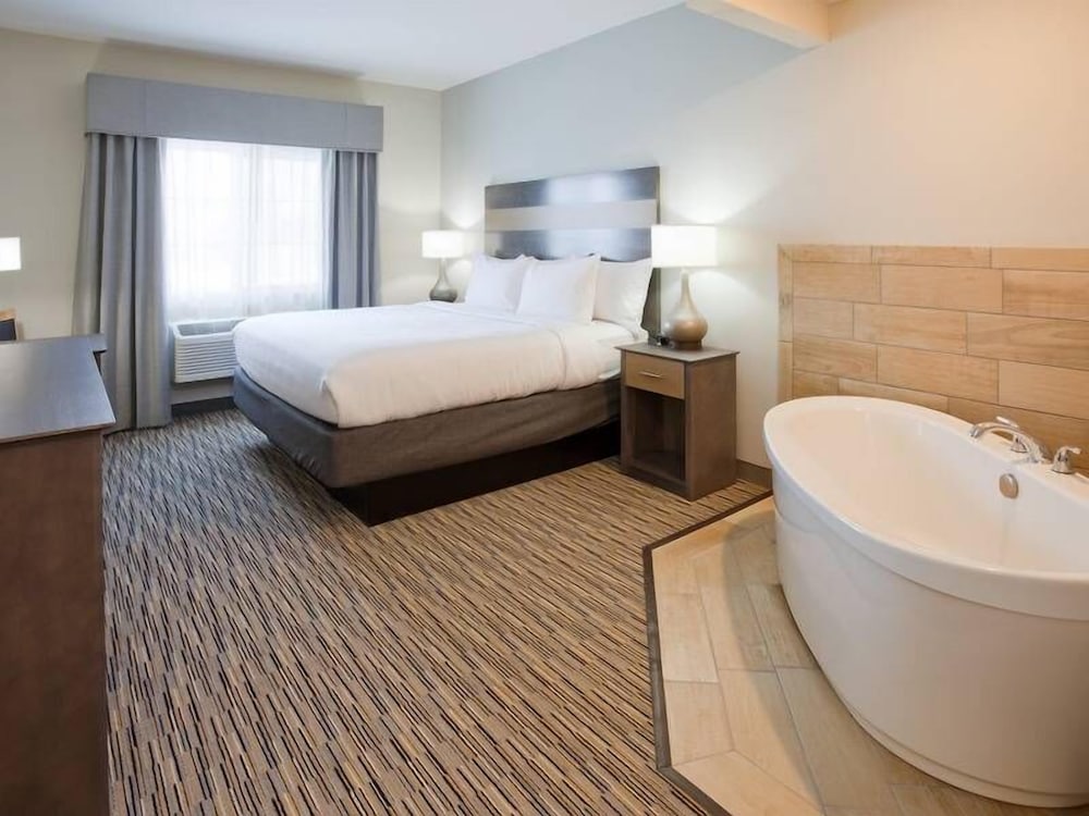 GrandStay Hotel & Suites Cannon Falls 40/40