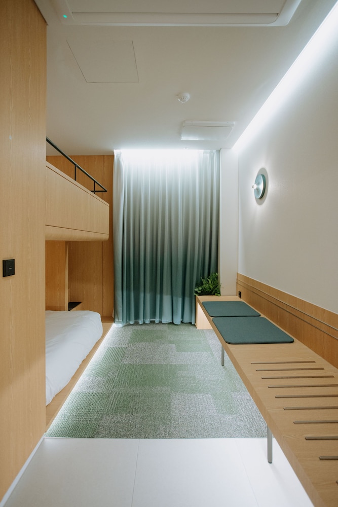 NEW ORIENTAL HOTEL 29/50