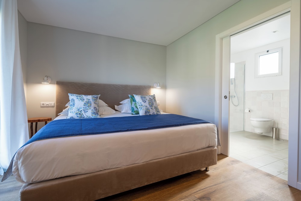 1 Bedroom, Master, Suite, 2 King Beds, Sea View, Private Bathroom, Balcony, Kitchenette