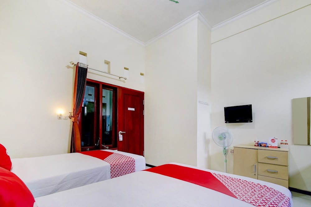 Super OYO Capital O 90151 Guest House 180 15/30