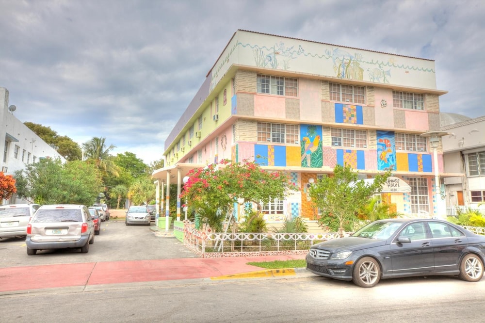 James Hotel 53/59