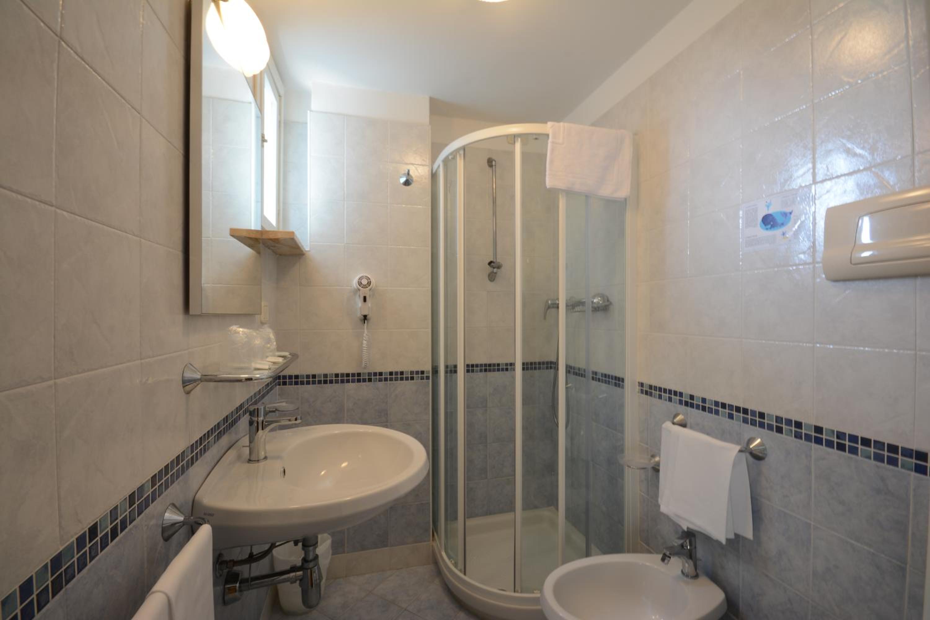 Hotel Caravelle Pesaro 43/44