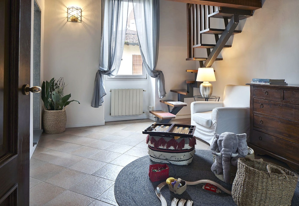 A Few Steps to The Duomo Majestic 5BD Apt 19/29