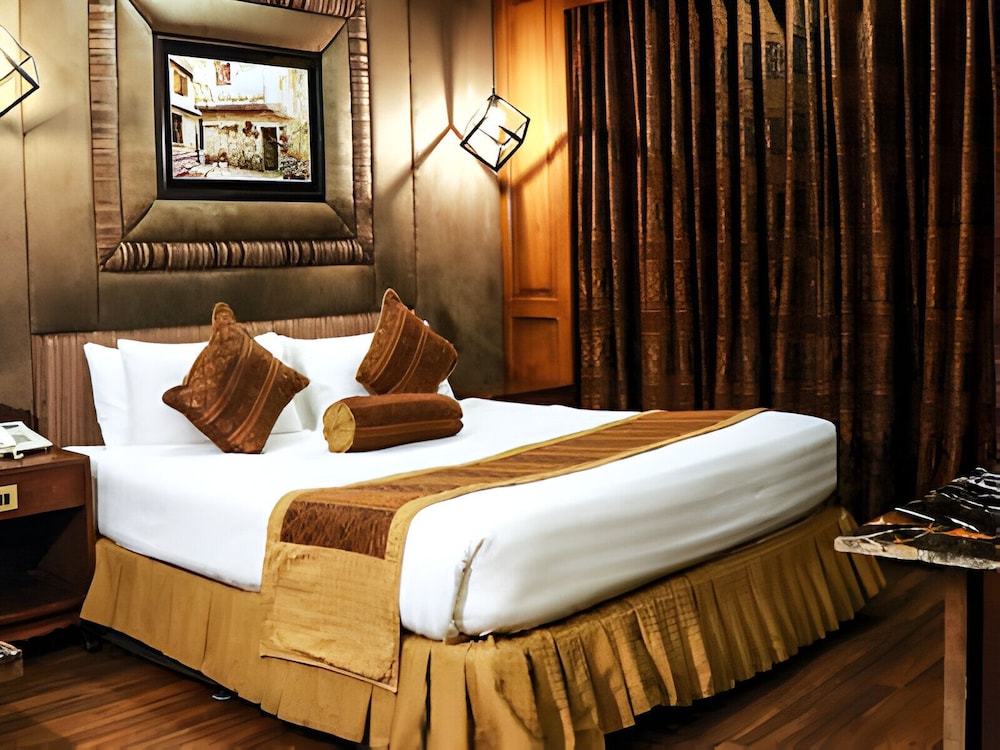 DELUXE, DOUBLE BED