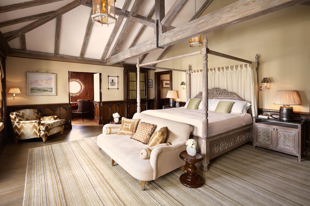 LODGE