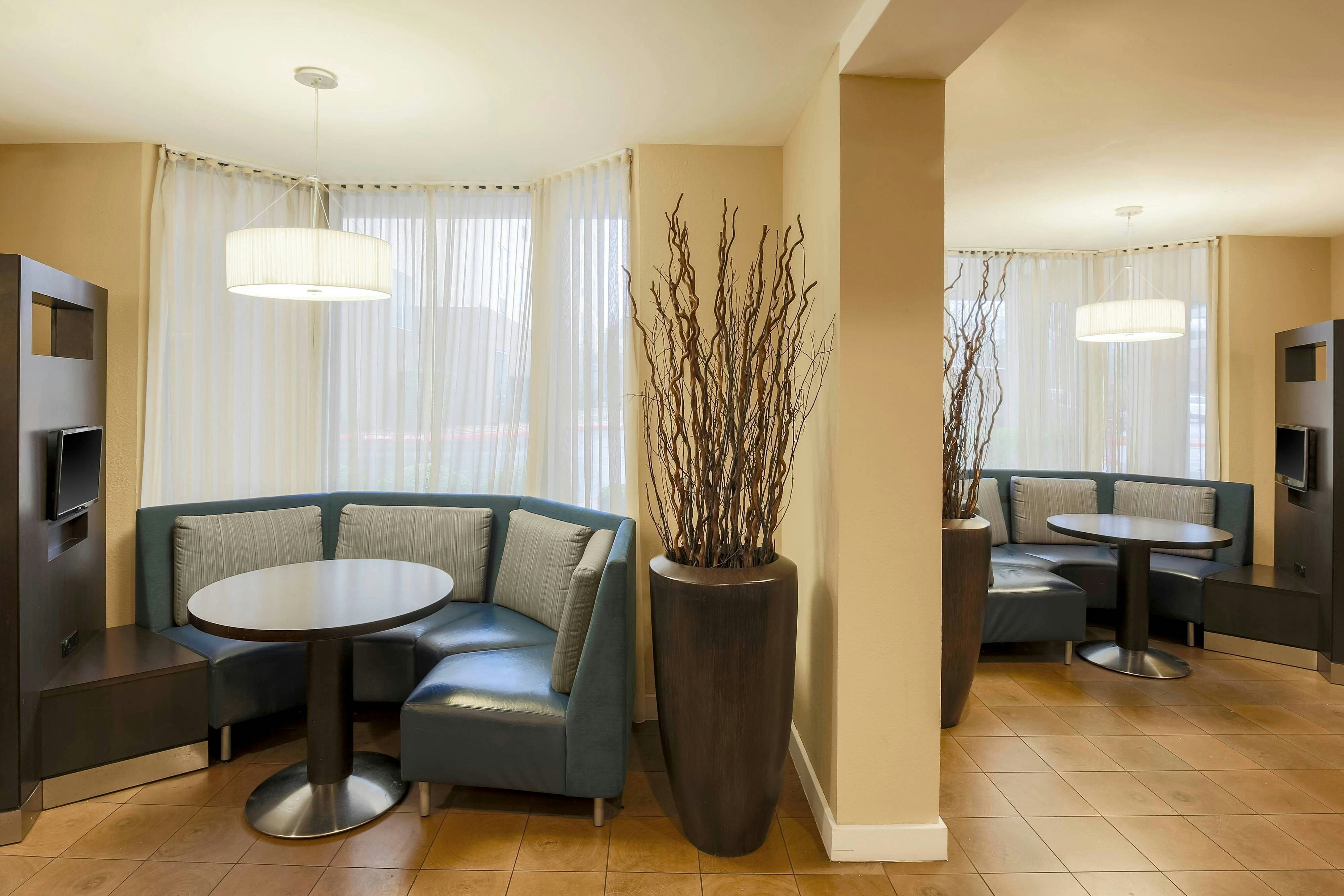 Courtyard San Antonio Airport North Star Mall 25/42