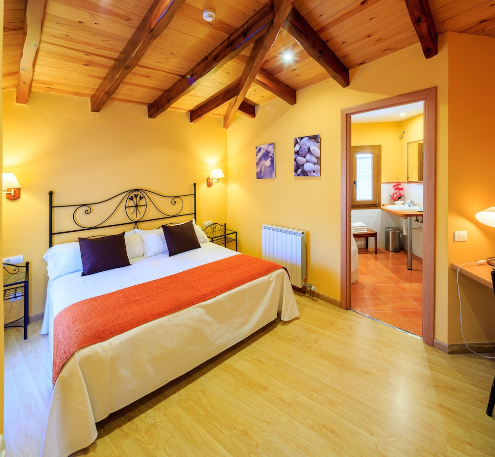 Junior Suite, Queen and Twin Beds
