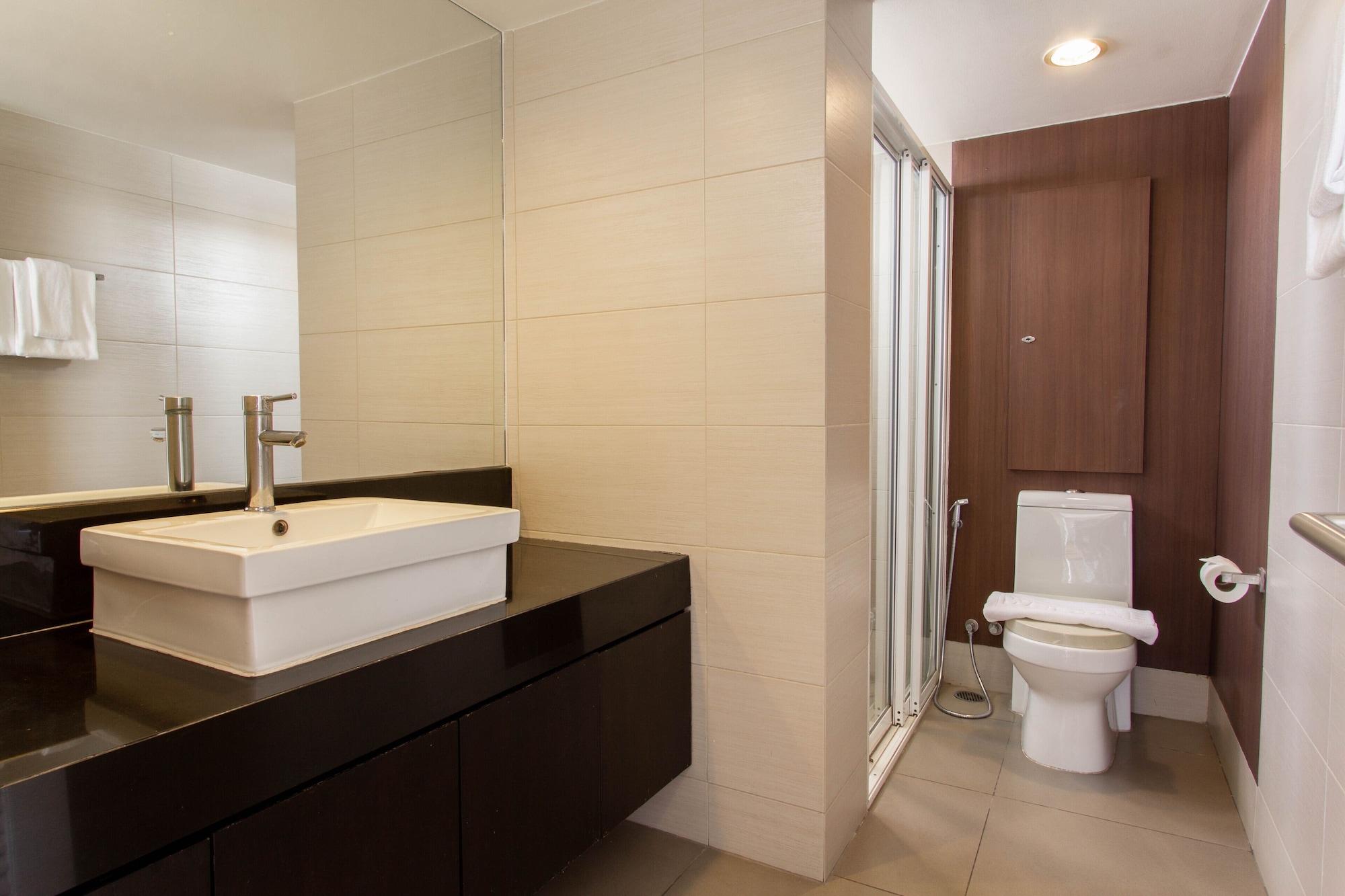 غرفة سوبيريور بسرير كوين وسرير فردي، Lily Hotel Bangkok 5/6