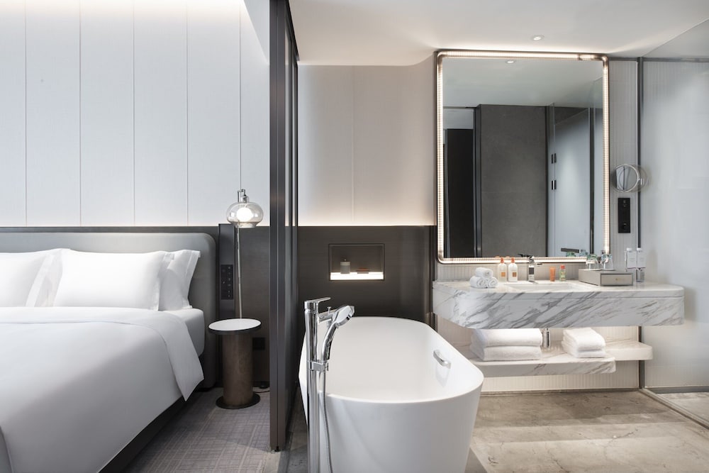 CROWNE PLAZA WUHAN OPTICS VALLEY 20/72