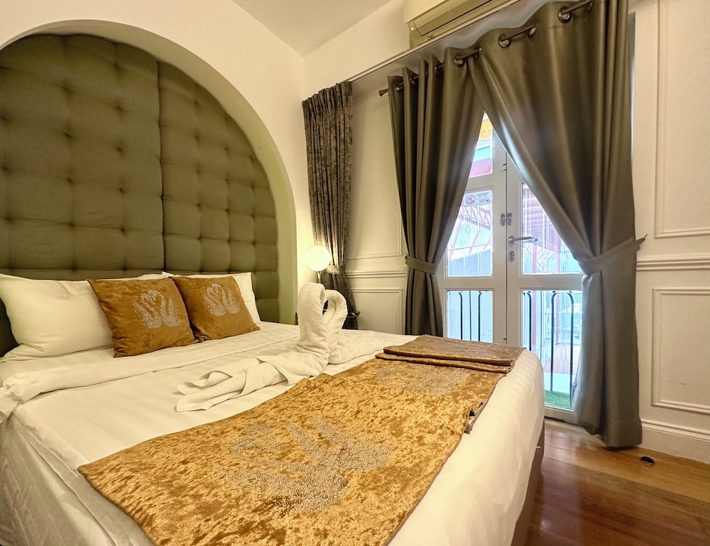 White Mansion Hotel 11/50